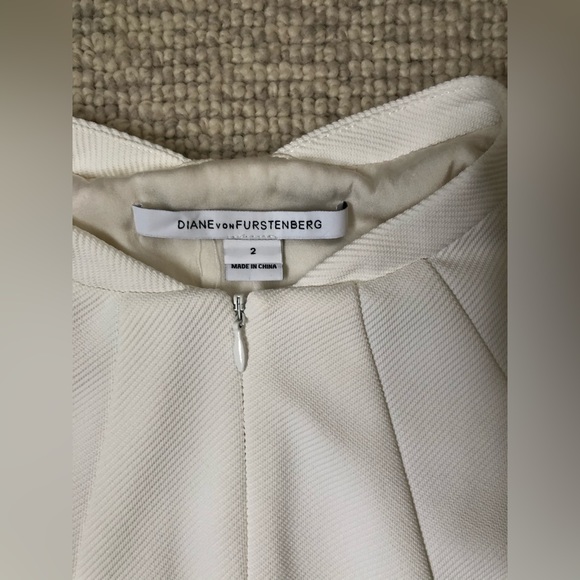 Diane Von Furstenberg - White Textured Zip-Up Dress W/ Belt - Picture 3 of 9